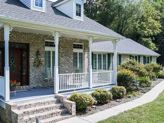 3rd image of 3779 Foxcroft Cir