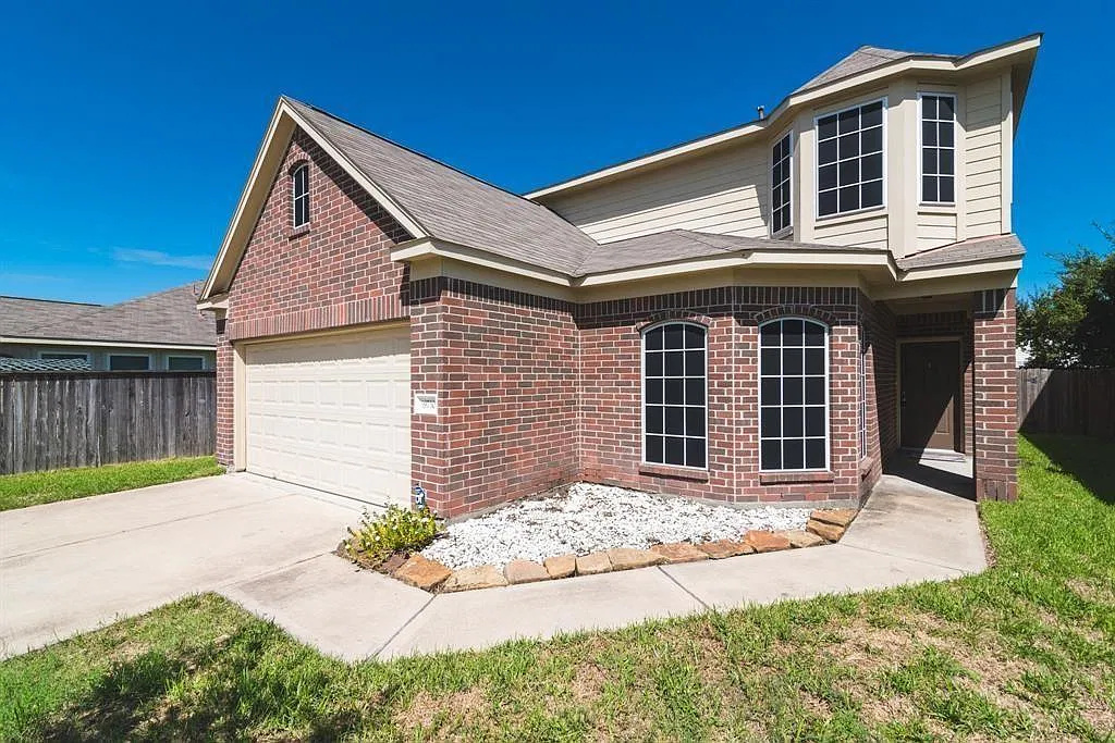 4 bed, 2.5 bath, 2368 sqft, $2,295 — Photo 3
