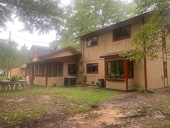 Screened porch, window seat