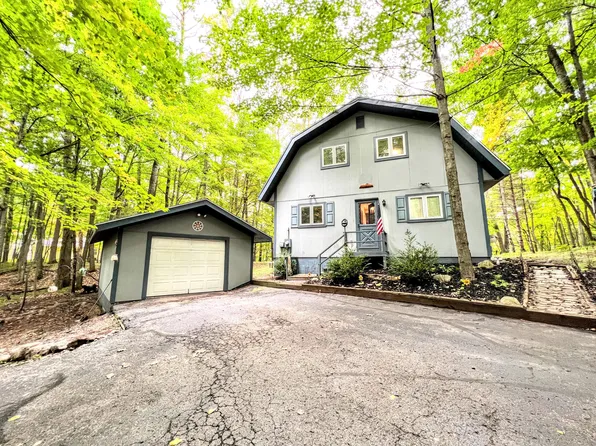 9834 Center Ln, Stanwood, MI 49346