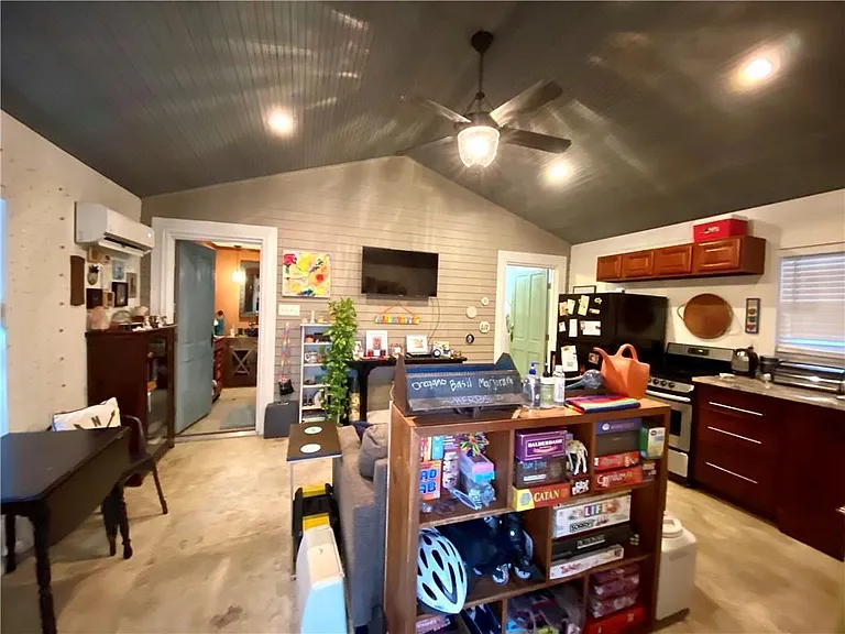 5832 Clara St #B — Photo 5