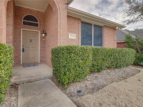 4th image of 1941 Clifton Dr