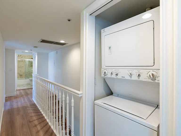 1760 N Alexandria Ave — Photo 21