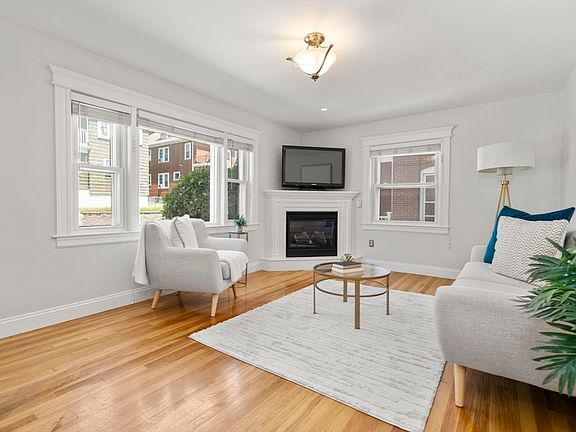 2nd image of 188 Gladstone St APT 1