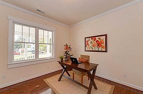 4th image of 1700 Hydenwood Cres