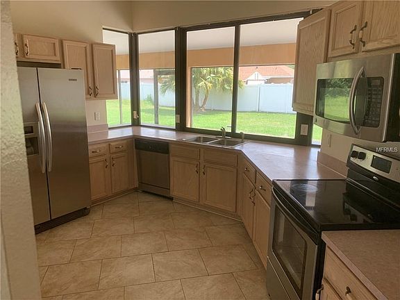 4th image of 818 Marquis Ct