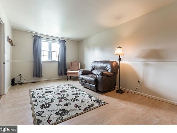 4th image of 41 Whitson Dr