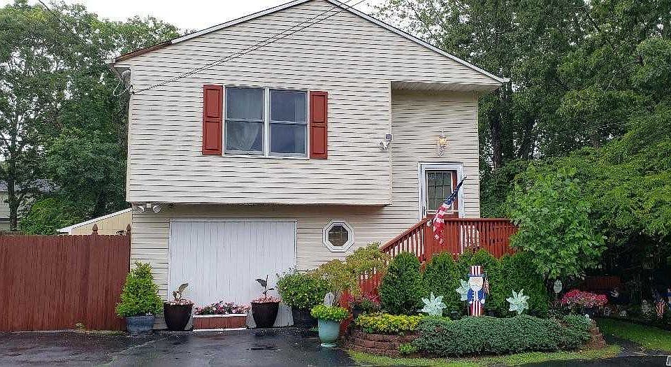 1st image of 139 Arpage Dr E