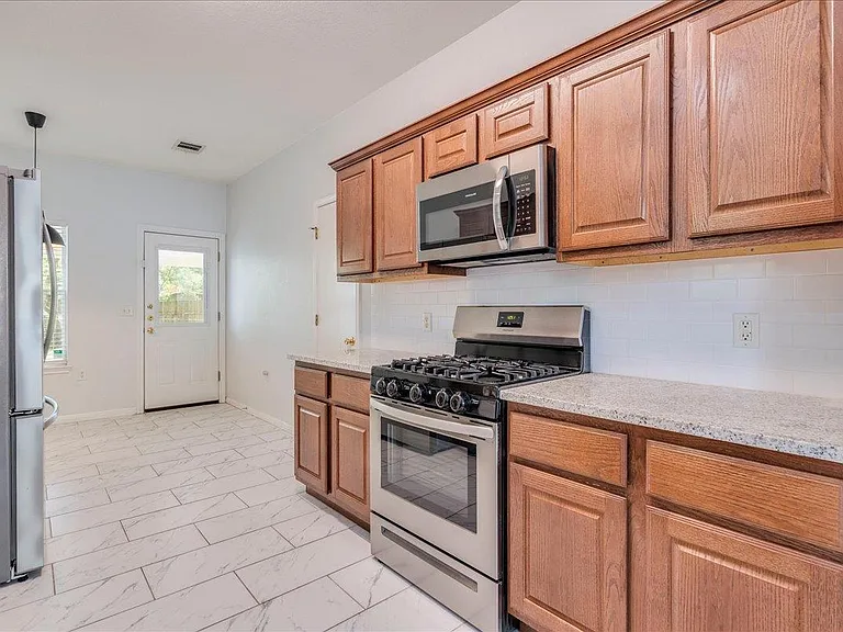 6801 Porter St — Photo 9