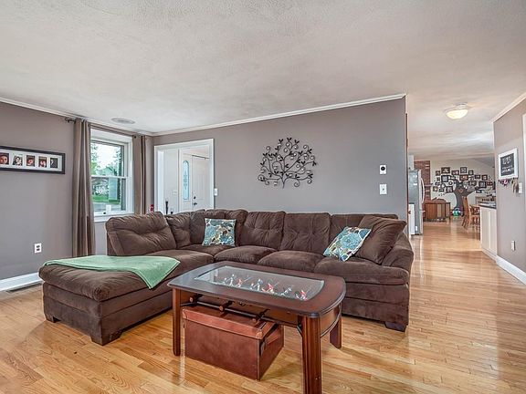 4th image of 15 Apple Orchard Dr