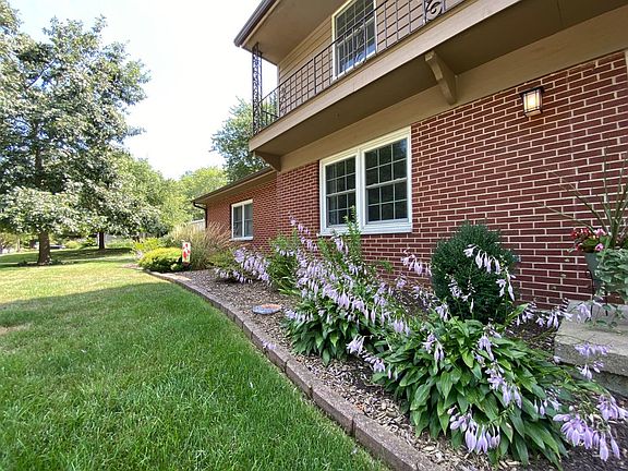 3rd image of 104 Somerset Dr