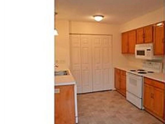 2nd image of 347 Lees Mill Dr