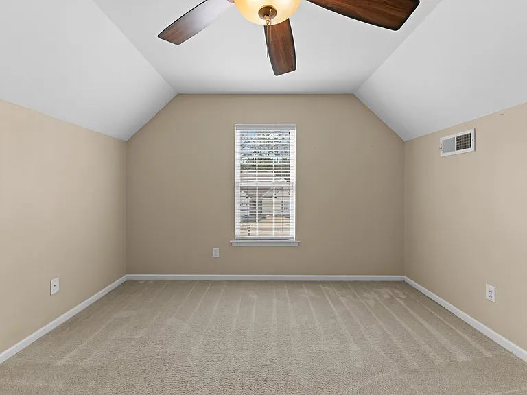 205 Lynden Ln — Photo 22