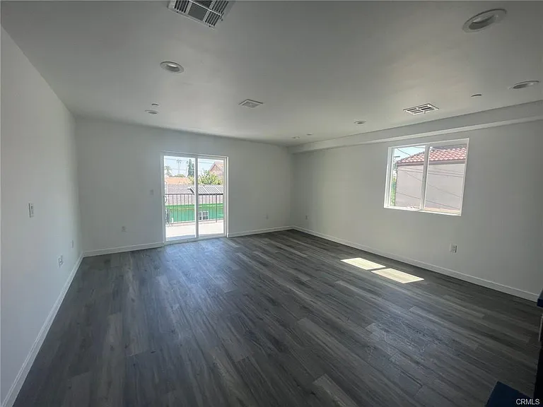 10116 S Broadway — Photo 9