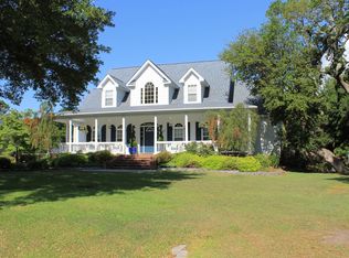 222 Yacht Club Dr, Newport, NC 28570