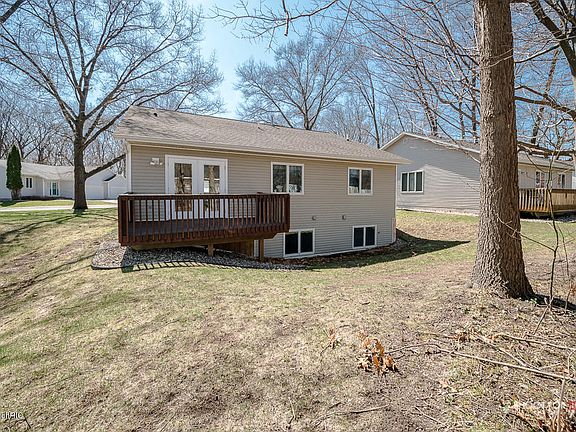 2nd image of 1044 Wildwood Ln