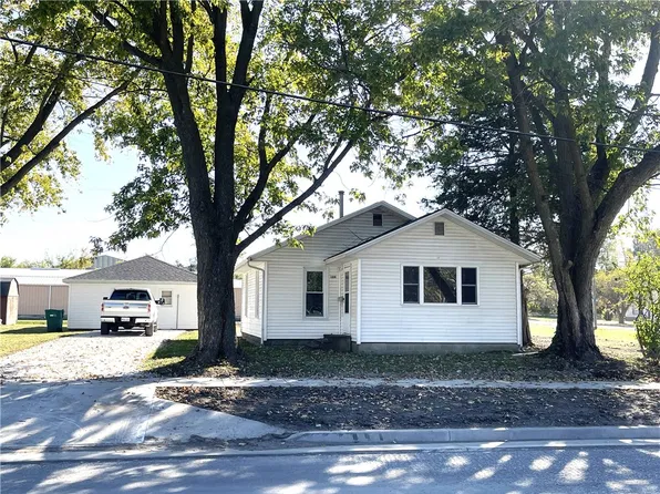 109 W Washington St, Pana, IL 62557