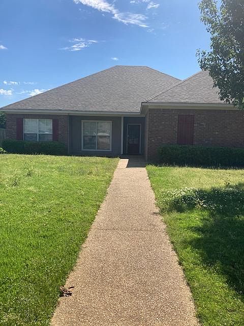 Front view of Home from the road (Ridgefield Drive)