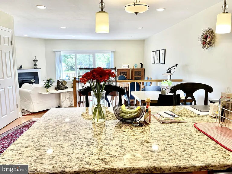 302 Marten Rd — Photo 7