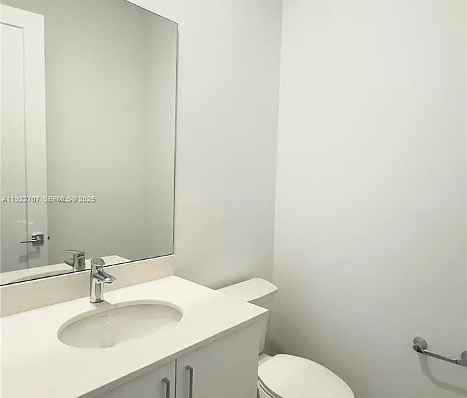 5089 Penella Ave — Photo 11