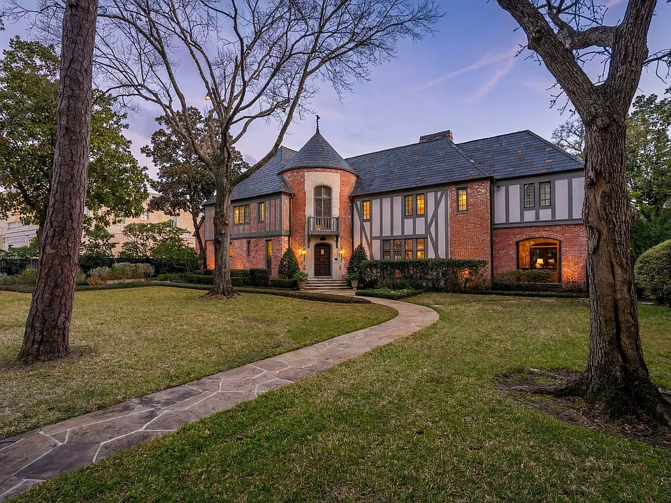 3325 Inwood Dr
