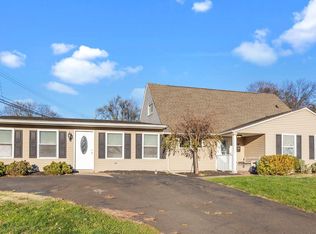 34 Highland Park Dr, Levittown, PA 19056