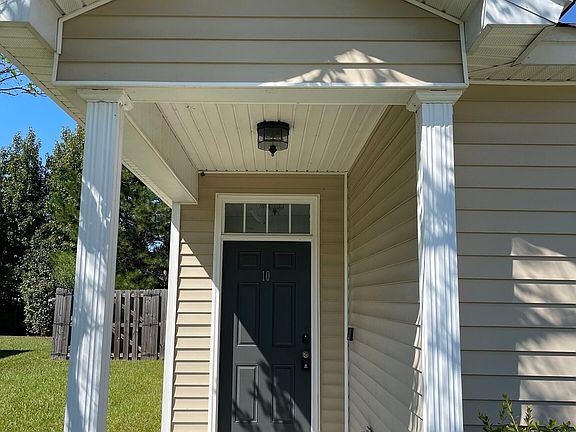 2nd image of 10 Hartland Ct