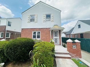 7612 175th St, Fresh Meadows, NY 11366