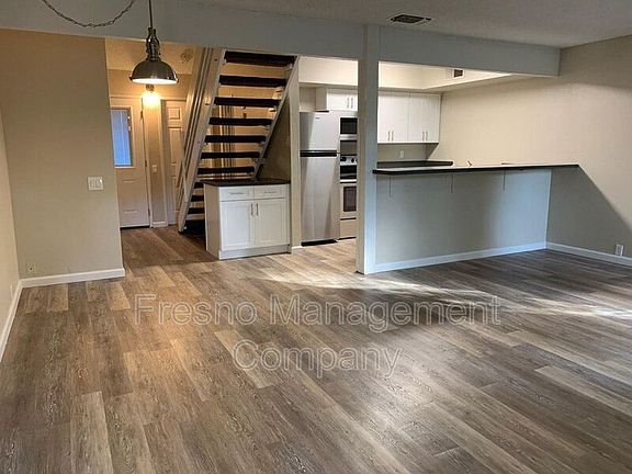 4th image of 394 E El Paso Ave #102