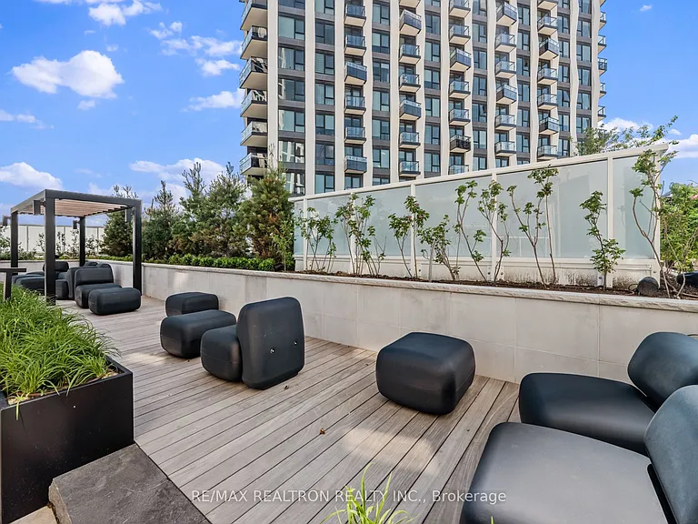 25 Cordova Ave #Penthouse 06 — Photo 37