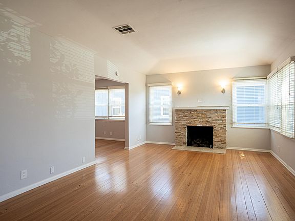 3rd image of 8460 Vicksburg Ave