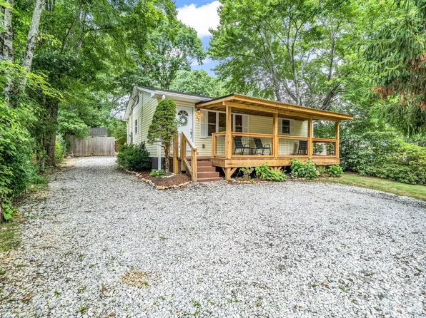 407 Hiawassee Ave, Black Mountain, NC 28711
