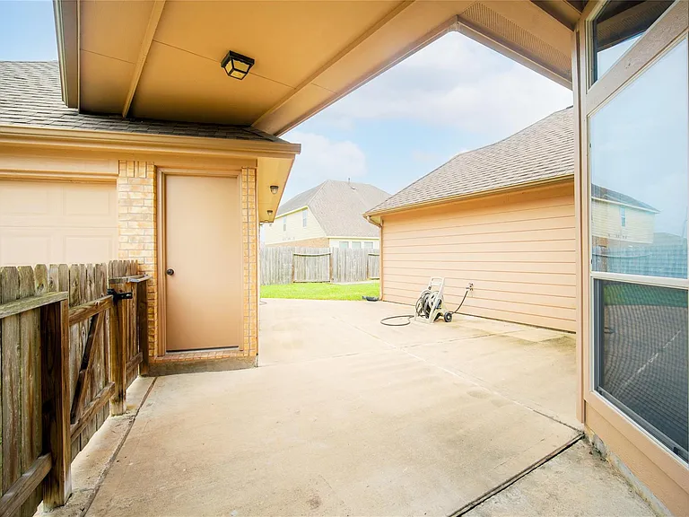 9323 Hillhaven Ct — Photo 35