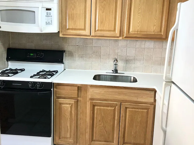 4430 Douglaston Pkwy #2C — Photo 11