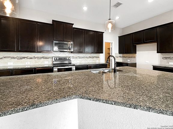 5th image of 1628 Sun Canyon Blvd