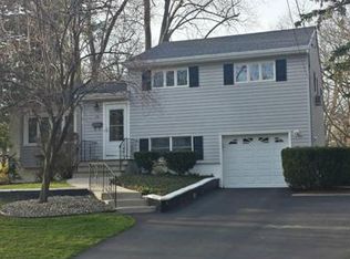 75 Canterbury Rd, East Brunswick, NJ 08816