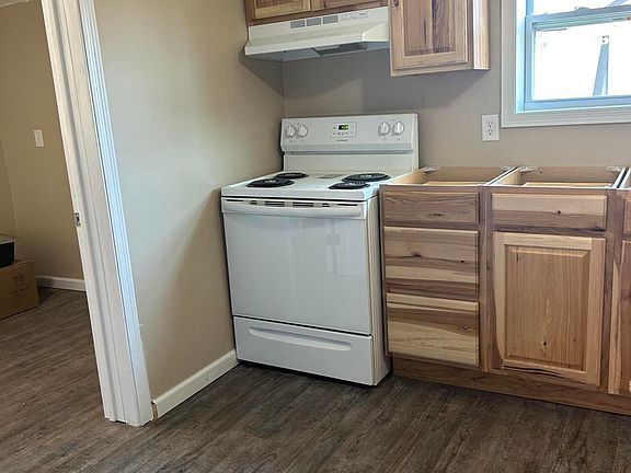 4th image of 33 White Ln