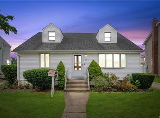 6 Crown St, Hicksville, NY 11801
