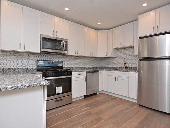 2nd image of 1137 W 17th St #1RRB