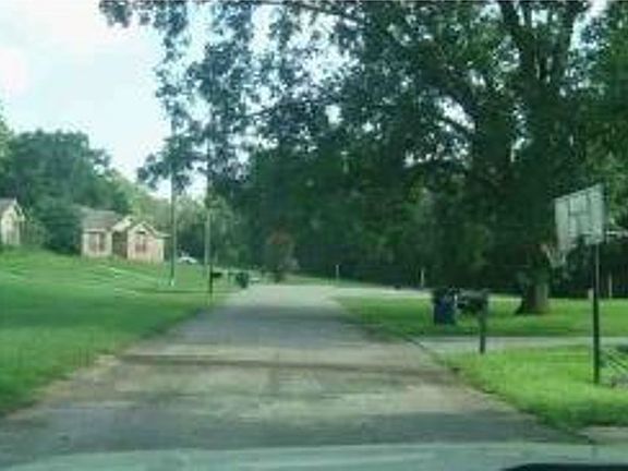 Exterior Neighborhood (street photo)