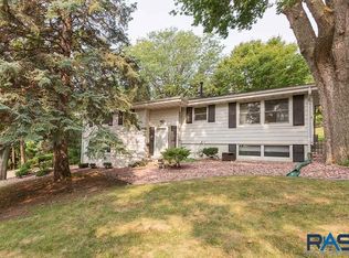 604 E 38th St, Sioux Falls, SD 57105