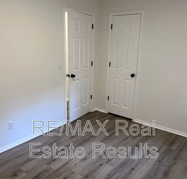 1607 N Timberline Dr — Photo 9