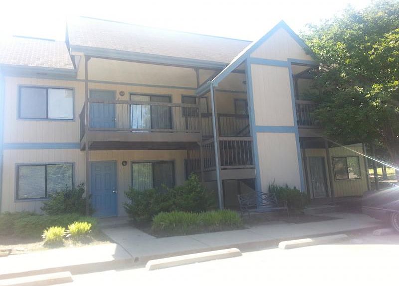1st image of 410 Hillcrest St APT 2