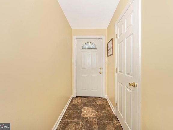 3rd image of 6813 Carlinda Ave