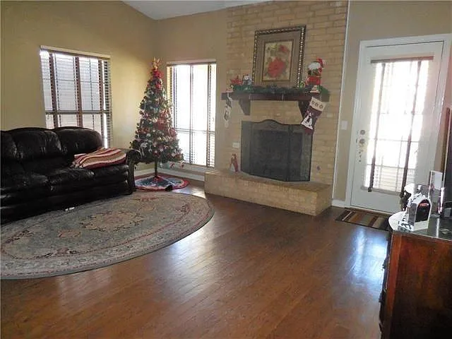 4124 Buckthorn Ct — Photo 2