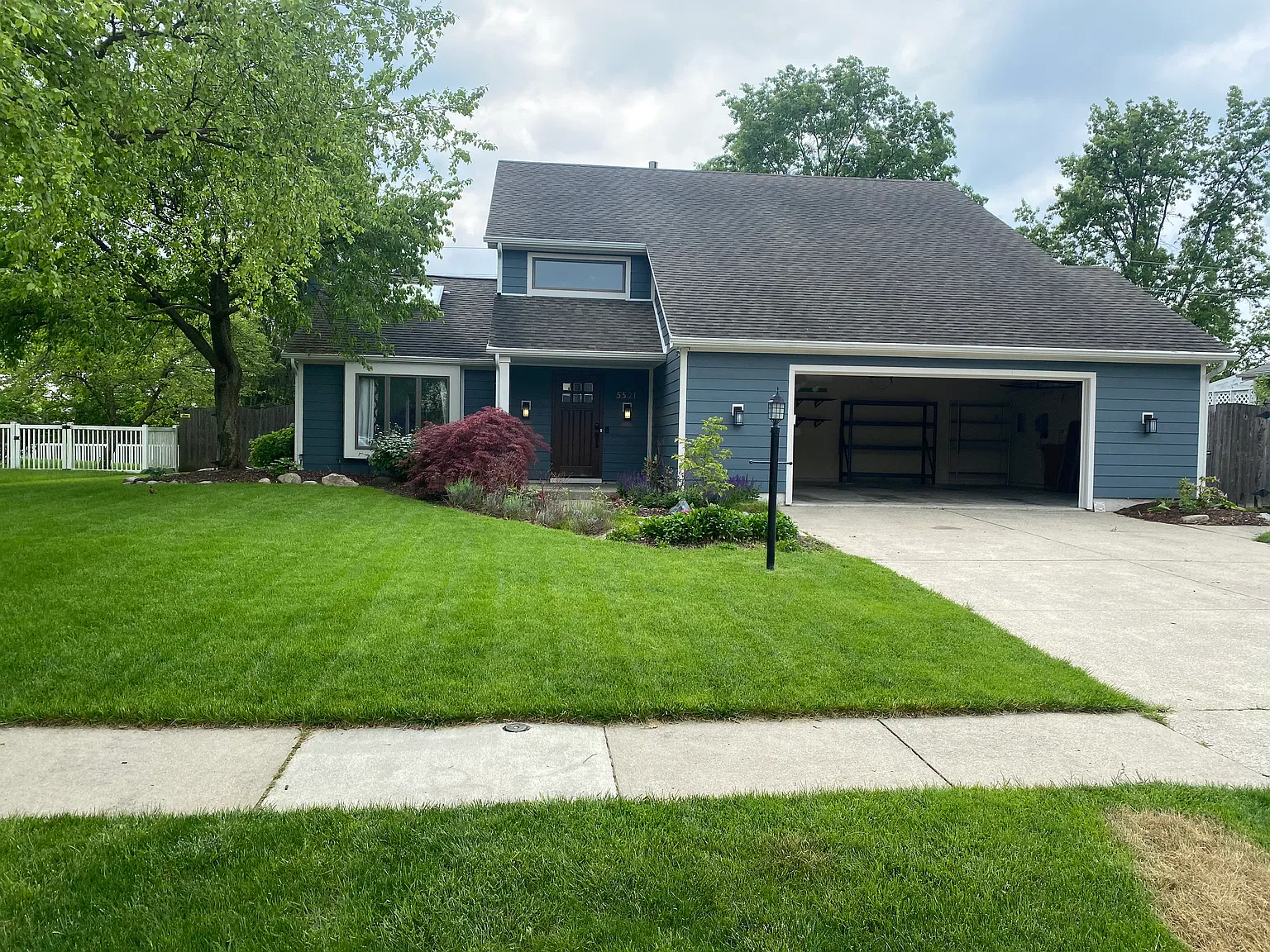 4 bed, 2400 sqft, $2,700 — Photo 2