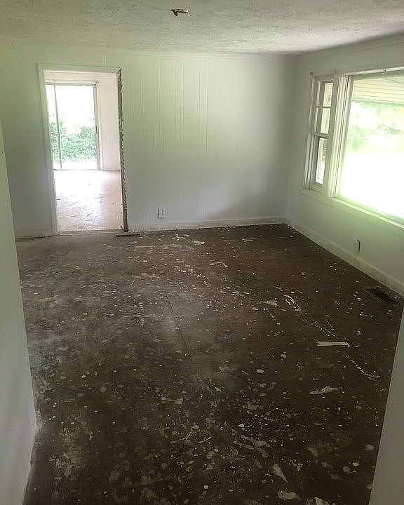 2nd image of 490 S Glover St