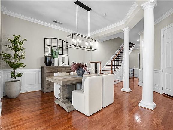 5th image of 32 Midland Park Ln
