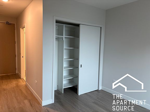 5th image of 670 N May St #405