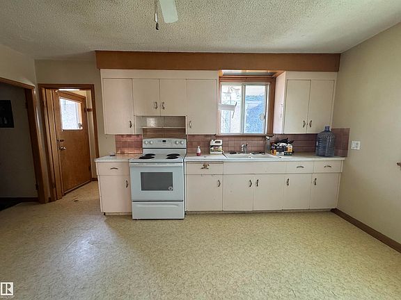 5th image of 5617 50th St